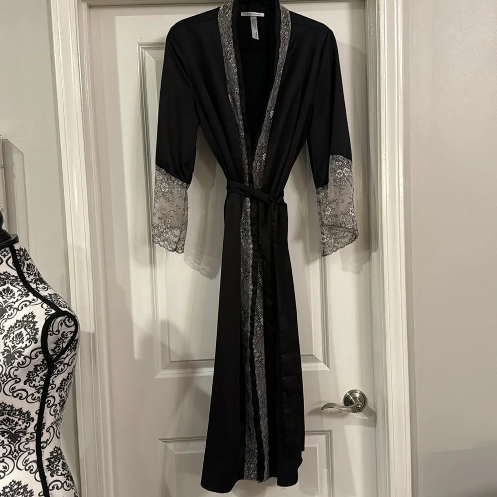 Flora Nikrooz Robe - Picture 7 of 11